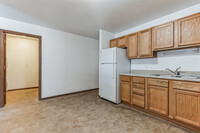 Englewood Apartments in Eau Claire, WI - Building Photo - Building Photo