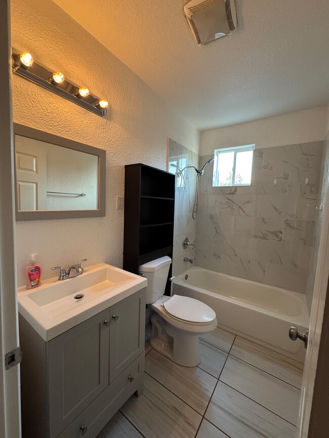 824 River Rd, Unit 3BR 1BA Duplex Unit