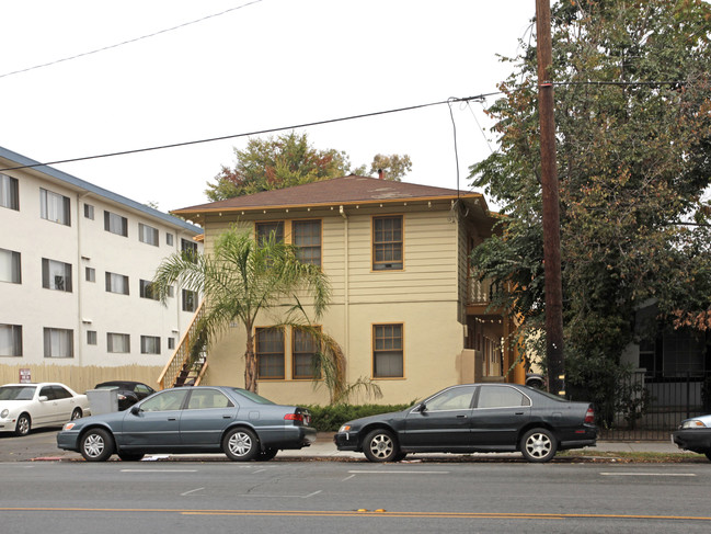 329 E San Fernando St in San Jose, CA - Foto de edificio - Building Photo