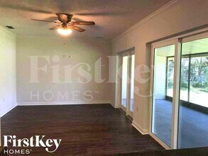 833 Weeburn St, Unit 3901 in Sarasota, FL - Building Photo - Building Photo