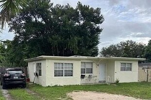 5821 Taft St in Hollywood, FL - Building Photo