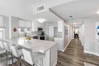 97 Sunset Dr in Sarasota, FL - Foto de edificio - Building Photo