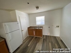 930 Drury Ln in San Antonio, TX - Building Photo - Building Photo