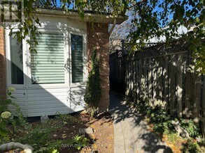 37 Wood Dr in Whitby, ON - Building Photo - Building Photo