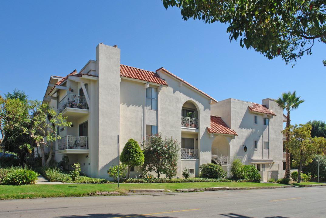 10980 Rose Ave in Los Angeles, CA - Building Photo