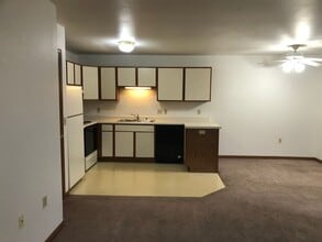 2409 Charlotte Ct in Antigo, WI - Foto de edificio - Building Photo