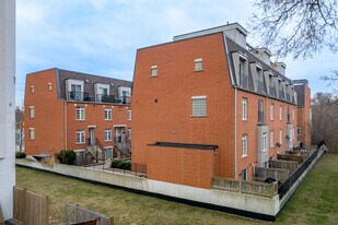 870 Jane St in Toronto, ON - Building Photo