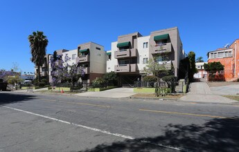 321 N Kenmore Ave in Los Angeles, CA - Building Photo - Building Photo