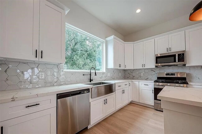 property at 1511 Alamo St