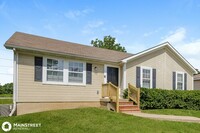 1028 NE Queens Ct in Lee's Summit, MO - Building Photo - Building Photo