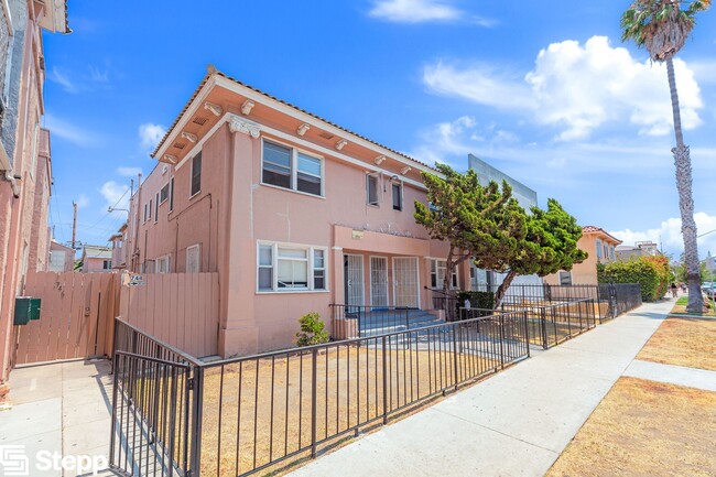 736 Olive Ave in Long Beach, CA - Building Photo - Building Photo