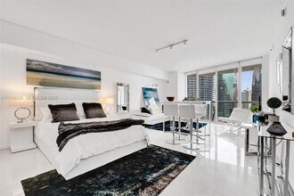 475 Brickell Ave, Unit 3310 in Miami, FL - Building Photo - Building Photo