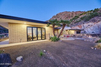 4016 E Flynn Ln in Paradise Valley, AZ - Building Photo - Building Photo