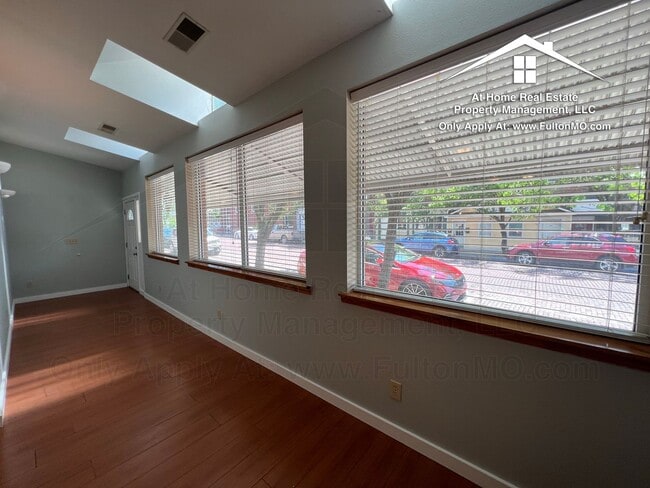 9 W 5th St in Fulton, MO - Building Photo - Building Photo