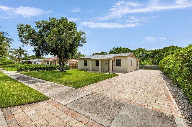 property at 3015 Robert Rd