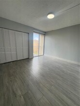 9220 Fontainebleau Blvd in Miami, FL - Building Photo - Building Photo