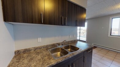 Millwood Place Apartments in Windsor, ON - Building Photo - Building Photo