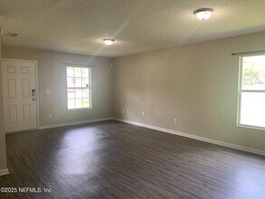 8444 Hewitt St in Jacksonville, FL - Building Photo - Building Photo