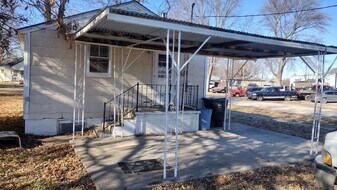 502 Pine St in Rossville, KS - Building Photo