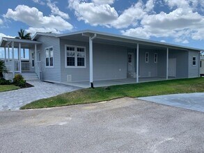 37 Hanna Ct in Ft. Myers, FL - Building Photo - Building Photo
