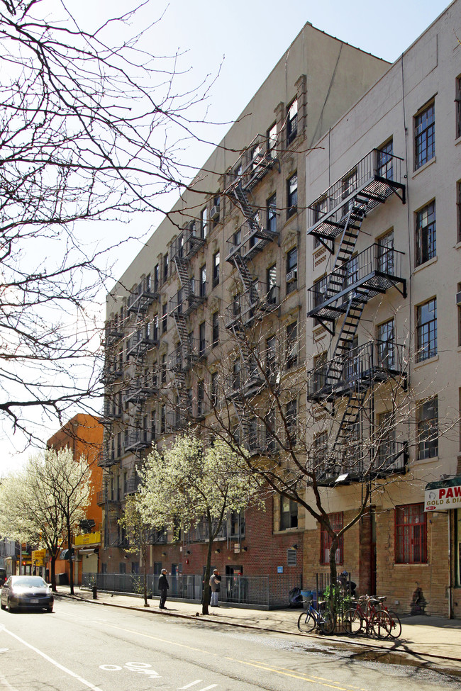 384 E Tenth St in New York, NY - Building Photo - Building Photo