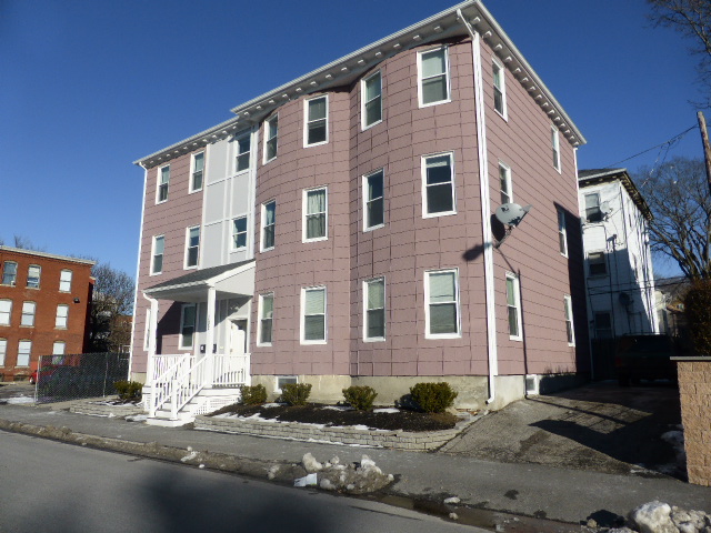 102-122 Piedmont St in Worcester, MA - Foto de edificio