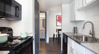 8912 N Lamar Blvd, Unit 213 in Austin, TX - Foto de edificio - Building Photo