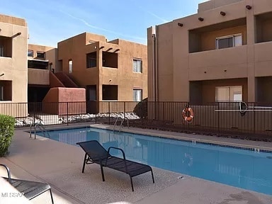 property at 1810 E Blacklidge Dr