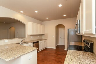 216 Stillwood Dr in Newnan, GA - Building Photo - Building Photo
