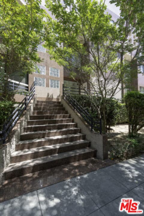 120 Crescent Dr in Beverly Hills, CA - Building Photo - Building Photo