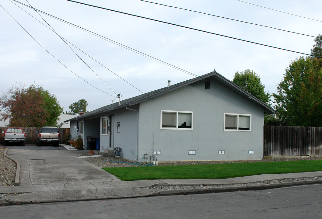 985 Butte Ct in Santa Rosa, CA - Building Photo