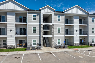 West Village Villas and Apartments in Tonganoxie, KS - Building Photo - Building Photo