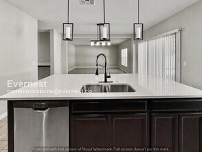 5587 Sabal Dr in St. Cloud, FL - Foto de edificio - Building Photo