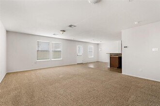 143 Black Forest Rd in Buda, TX - Foto de edificio - Building Photo