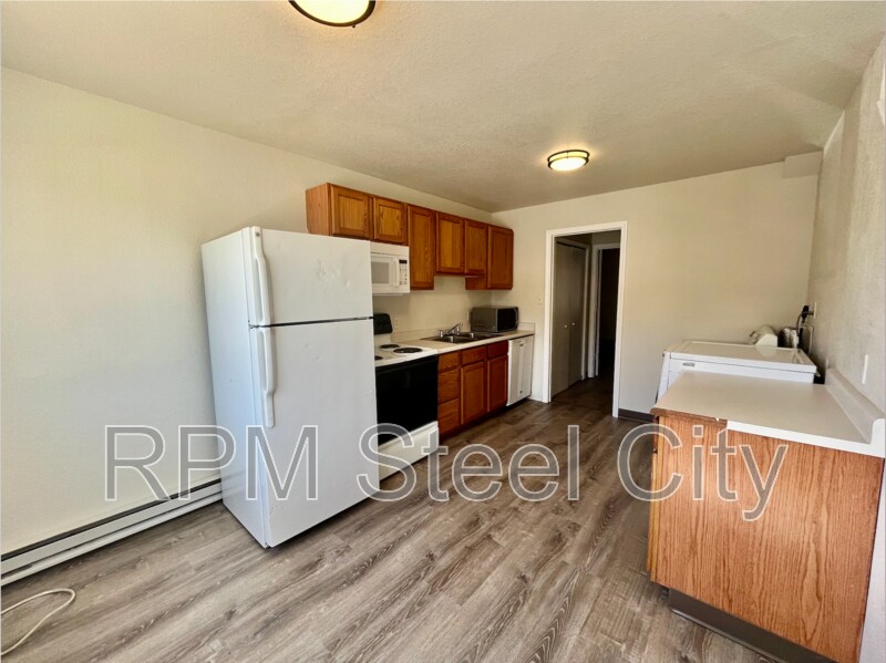 1715 Oakshire Ln in Pueblo, CO - Building Photo