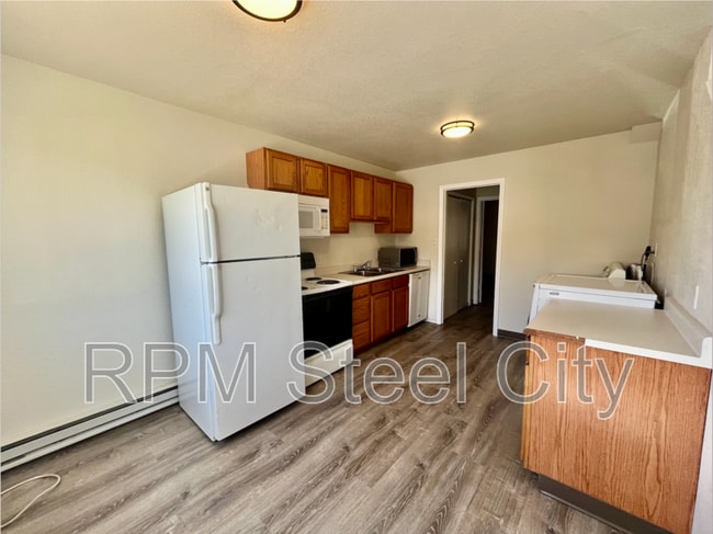 property at 1715 Oakshire Ln