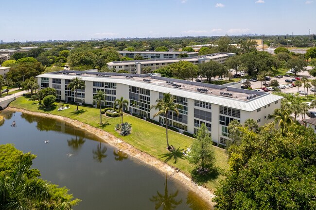 Granada Village Condo in Coconut Creek, FL - Building Photo - Primary Photo