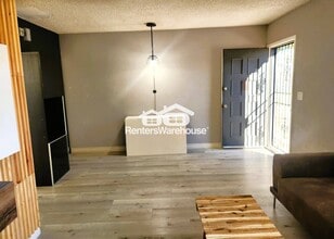 6020 Carmen Blvd in Las Vegas, NV - Building Photo - Building Photo