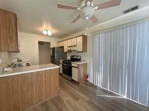 321 Charlotte Ct in Schaumburg, IL - Building Photo - Building Photo