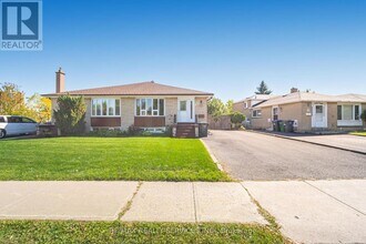 61 Avondale Blvd in Brampton, ON - Building Photo - Building Photo