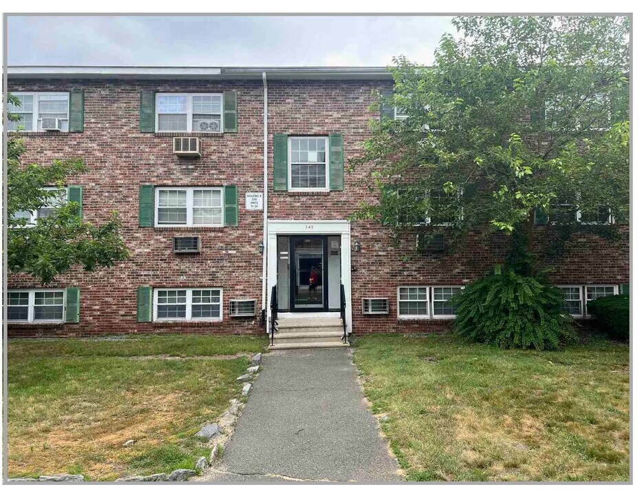 349 Hildreth St in Lowell, MA - Building Photo