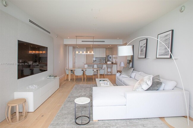 15701 Collins Ave, Unit 2604 in North Miami Beach, FL - Building Photo - Building Photo