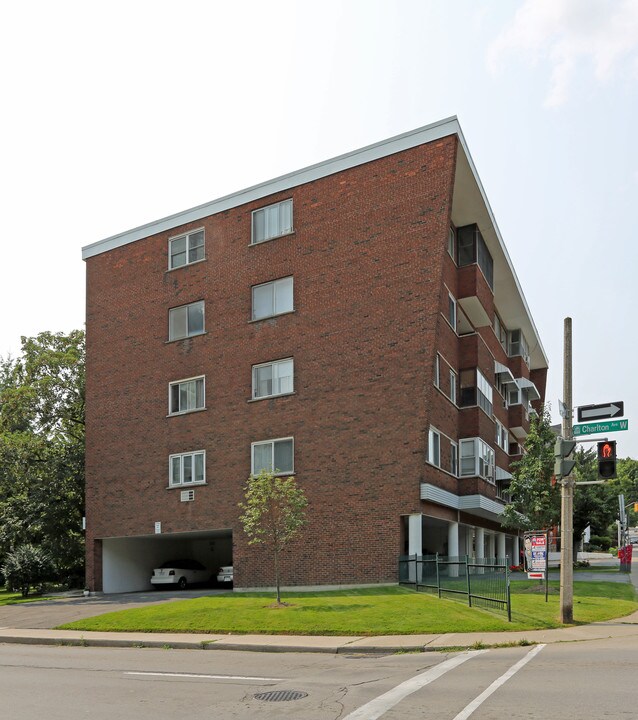 245 Bay St S in Hamilton, ON - Building Photo