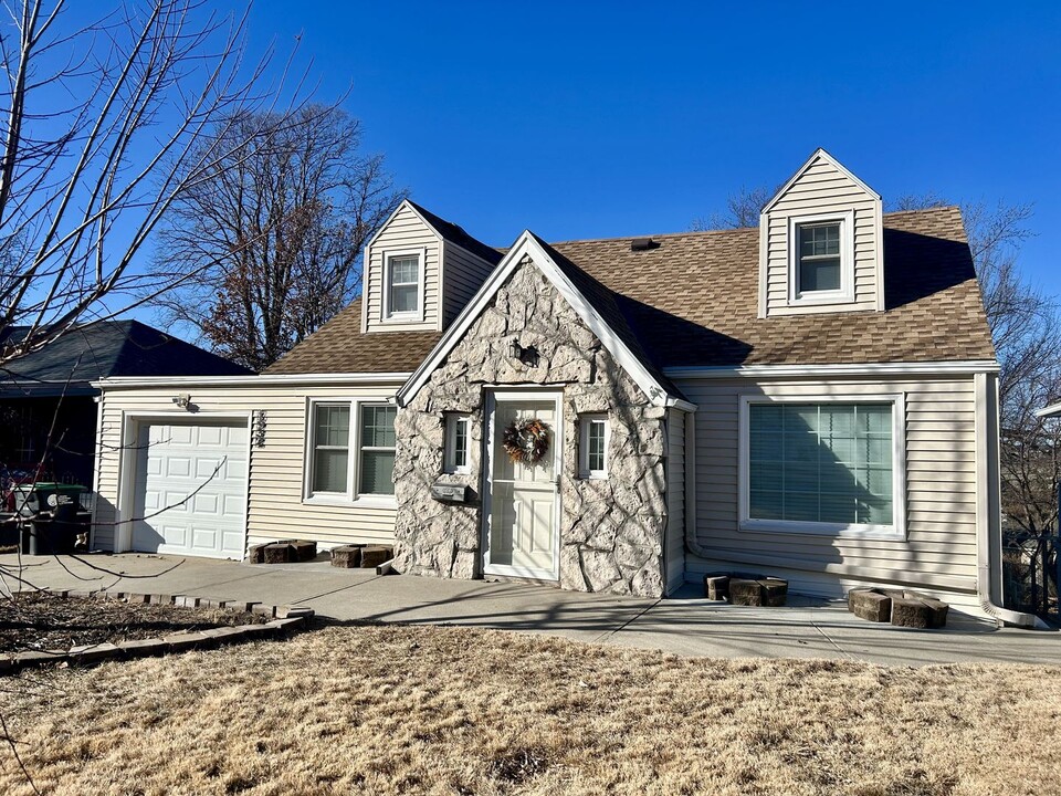 1932 S 62nd St in Omaha, NE - Building Photo