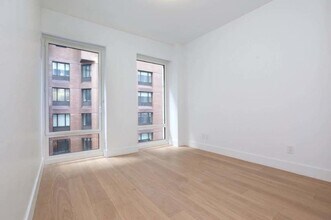 15 W 61st St in New York, NY - Building Photo - Building Photo