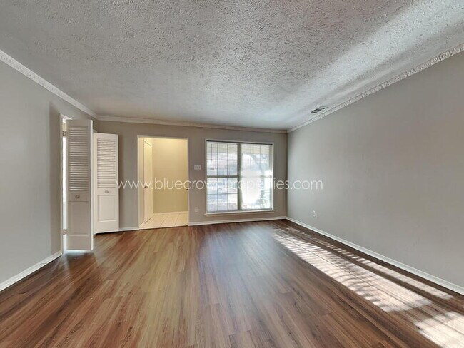 8322 Lullwater Dr in Dallas, TX - Building Photo - Building Photo