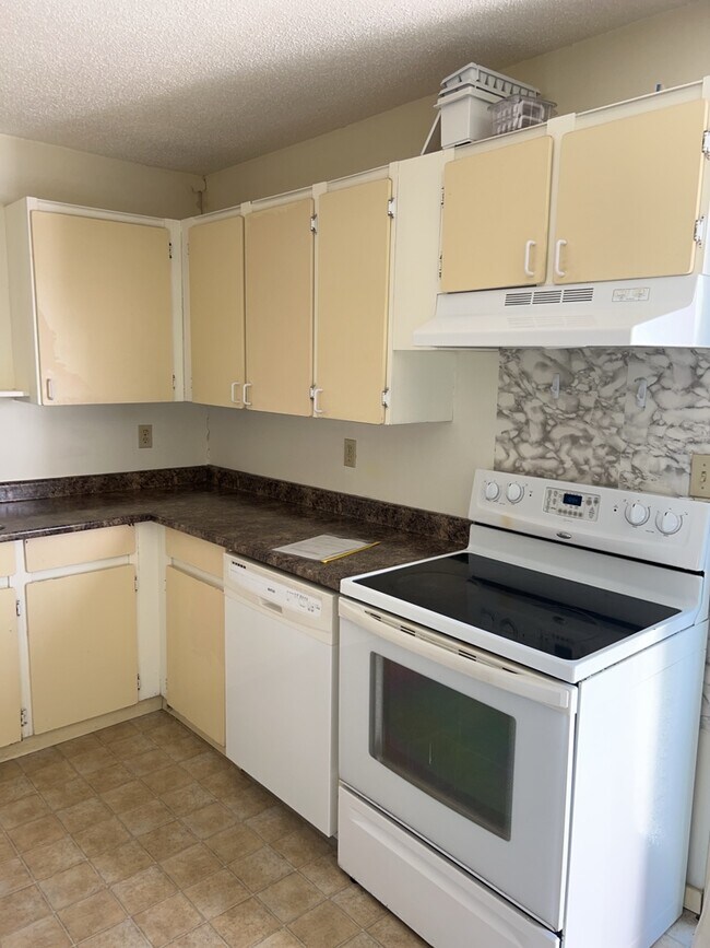 1592 Fuller St in Nanaimo, BC - Building Photo - Building Photo