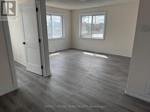874 Clyde Ave N in Ottawa, ON - Building Photo - Building Photo