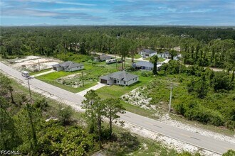928 Milwaukee Blvd in Lehigh Acres, FL - Building Photo - Building Photo