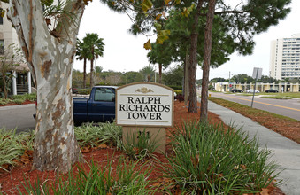 Ralph Richards Towers in Clearwater, FL - Foto de edificio - Building Photo